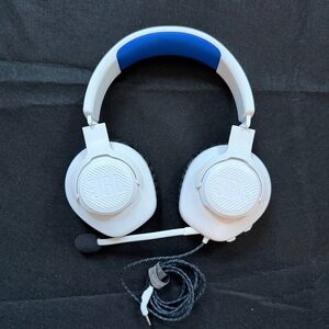 JBL Quantum 100 Wired Over Ear Gaming Headphones Detachable Microphone White